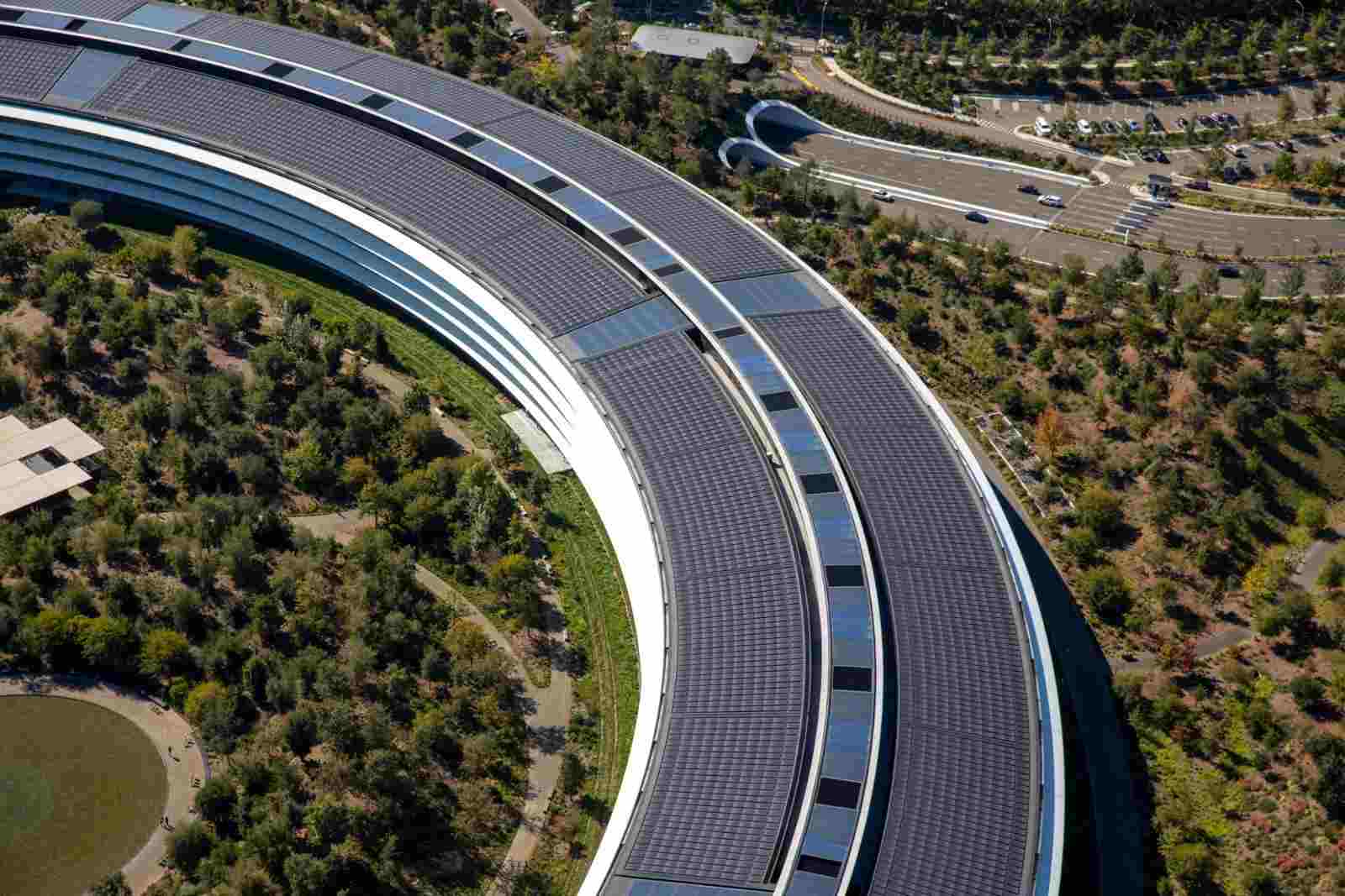 Apple Cancels Work on Electric Car, Shifts Team to Generative AI