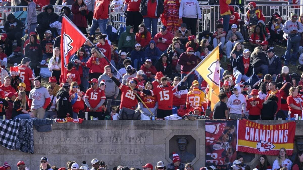 Fans help apprehend suspected gunman after fatal shooting at Kansas City Super Bowl parade