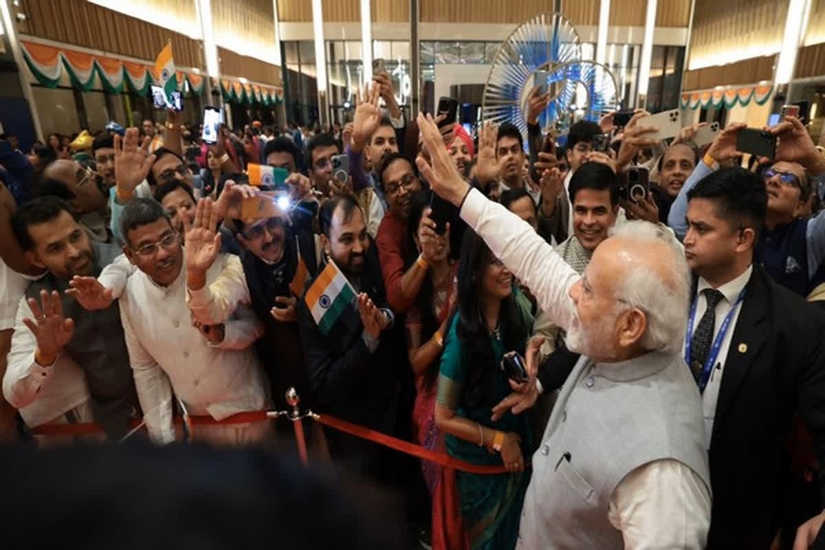 Desi Dhamaka in Dubai: Indian Community Welcomes Modi in Abu Dhabi!